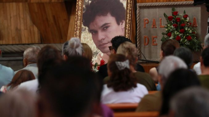 Juan Gabriel reúne a seguidores de México y EE.UU.  en Ciudad Juárez