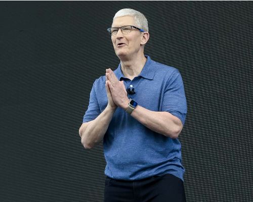 Tim Cook se despide de la dirección de Apple tras convertirla en un gigante de 4 billone