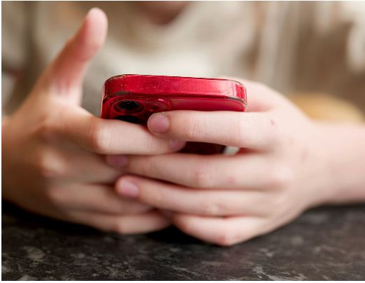 SEP busca regular celulares y otros dispositivos digitales en escuelas