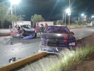 Policía Vial atiende choque contra árbol y posterior colisión en Avenida Eugenio Garza Sada