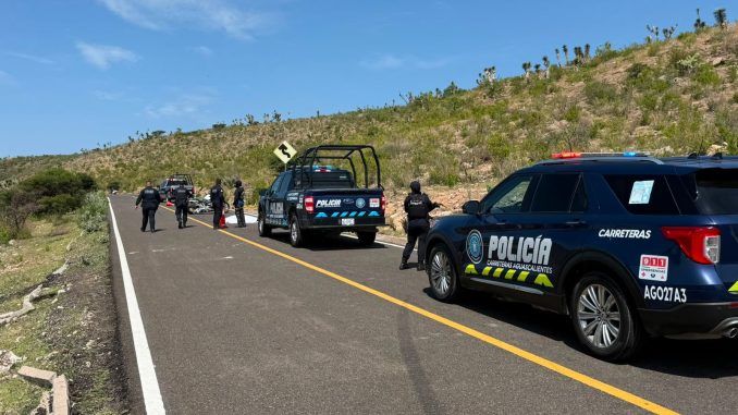 Policías Estatales de Carreteras intervienen accidente en el Municipio de San José de Gracia en el que participó un motociclista que perdió la vida