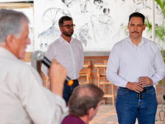 Toño Martín del Campo escucha a empresarios sobre los retos que enfrentan los sectores productivos