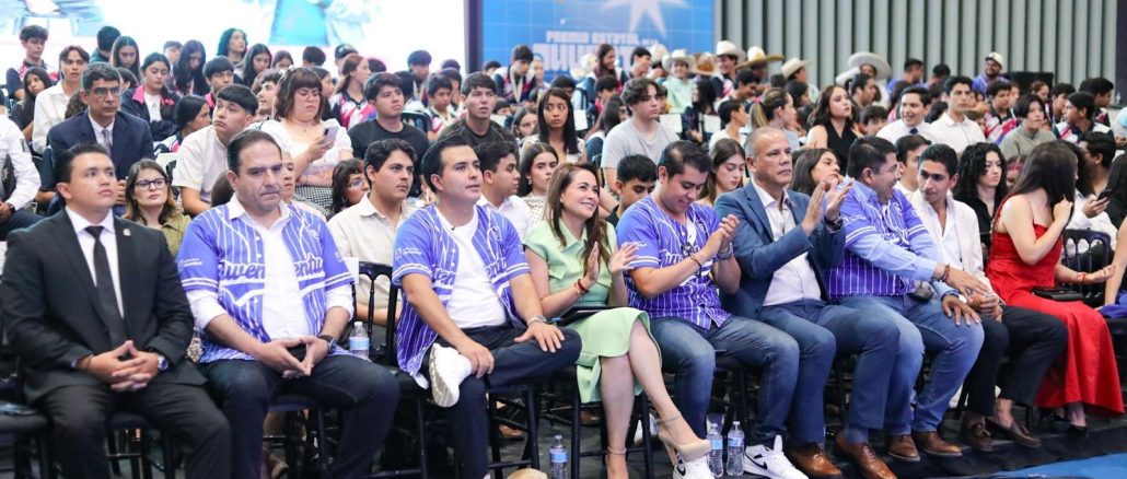 Gobernadora Tere Jiménez reconoce con el Premio Estatal de la Juventud a Jóvenes destacados de Aguascalientes