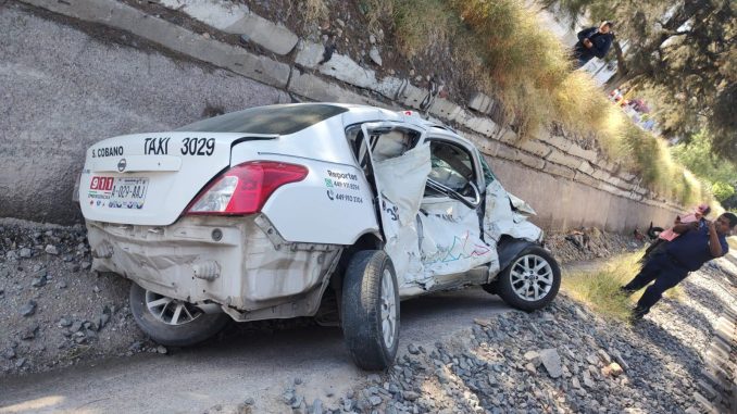 Taxista que fue impactado por el tren recibió los primeros auxilios de Paramédicos del Grupo Aeromédico Táctico del helicóptero Fuerza Uno