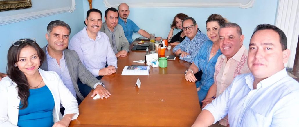 Senador Toño Martín del Campo escucha propuestas del Frente Nacional de la Familia