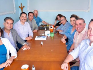 Senador Toño Martín del Campo escucha propuestas del Frente Nacional de la Familia