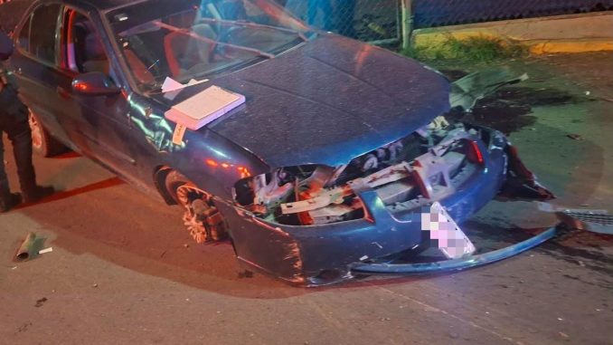 Policía Vial atiende choque contra muro de contención en Av. Aguascalientes