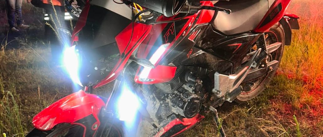 Policías Estatales intervinieron un accidente en el que participaron dos motocicletas, con saldo de dos personas lesionadas, trasladadas a recibir atención médica al hospital código verde