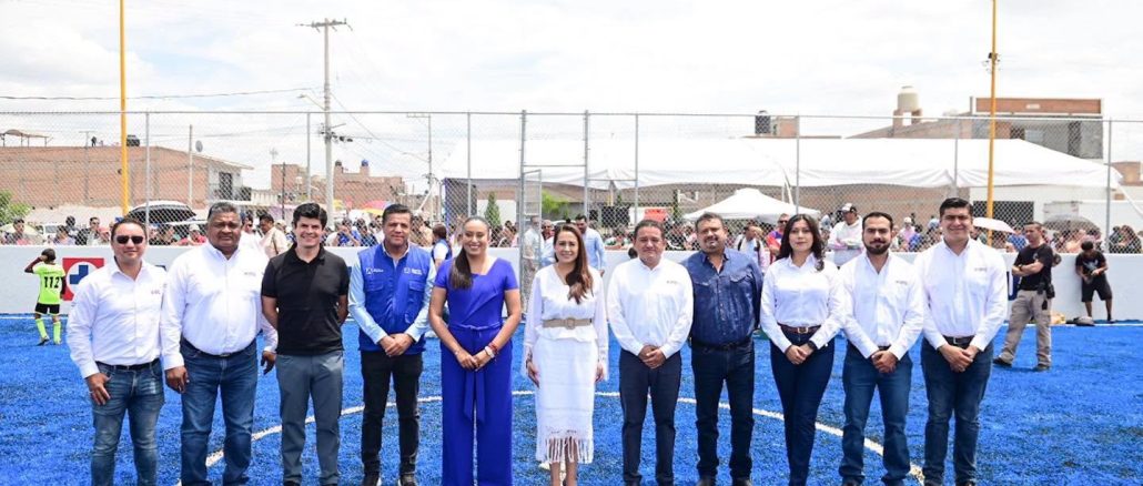 Más espacios para el deporte: Tere Jiménez encabeza la inauguración de cancha de futbol en Pabellón de Arteaga
