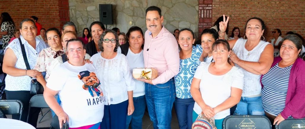 Toño Martín del Campo escucha a Mujeres Empresarias de Aguascalientes