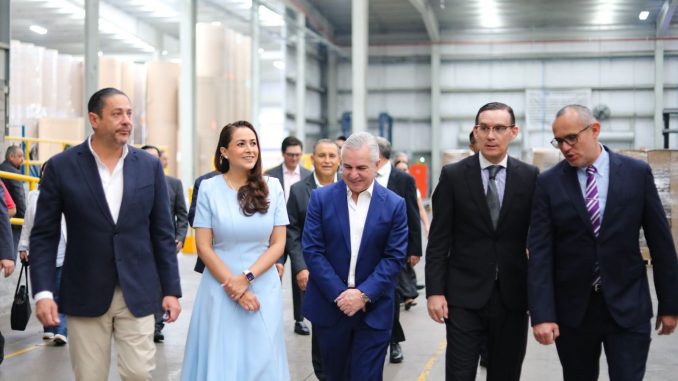 Inaugura Tere Jiménez nueva línea de producción en la empresa Microcart; generará nuevos empleos