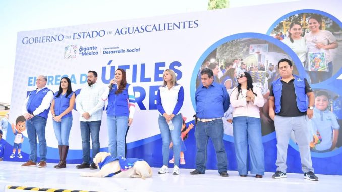 Tere Jiménez inicia entrega de útiles escolares en Cosío y Rincón de Romos