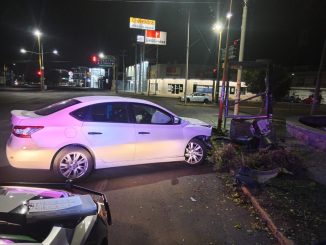 Policía Vial atiende choque contra objeto fijo en Av. Convención