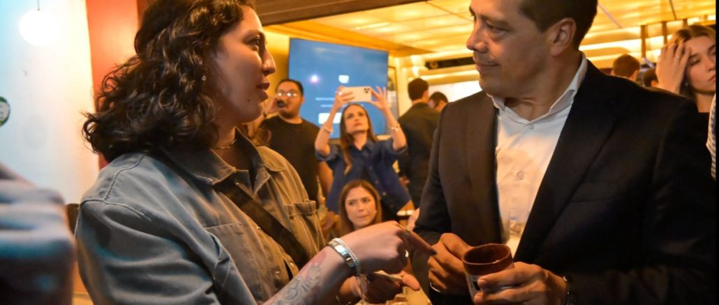 A través de acciones, programas y estrategias impulsadas desde la administración municipal, se busca fortalecer el emprendimiento, la innovación y el desarrollo económico de las y los jóvenes empresarios de Aguascalientes, consolidando puentes de colaboración entre autoridades y emprendedores que permitan multiplicar oportunidades