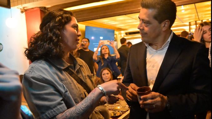 A través de acciones, programas y estrategias impulsadas desde la administración municipal, se busca fortalecer el emprendimiento, la innovación y el desarrollo económico de las y los jóvenes empresarios de Aguascalientes, consolidando puentes de colaboración entre autoridades y emprendedores que permitan multiplicar oportunidades