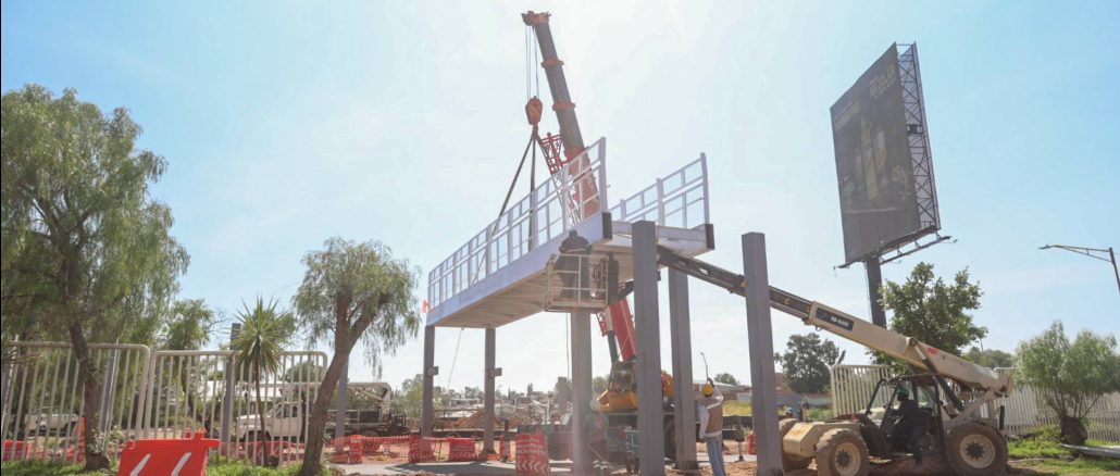 Supervisa Leo Montañez avance en la construcción del Puente Peatonal de avenida Aguascalientes Poniente
