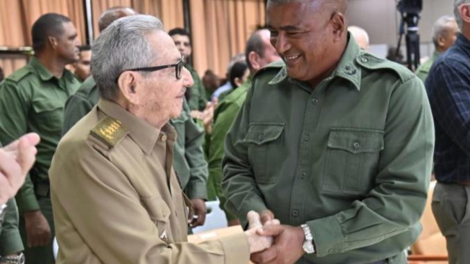 Raúl Castro participa en un acto público en Cuba tras los rumores sobre su estado de salud