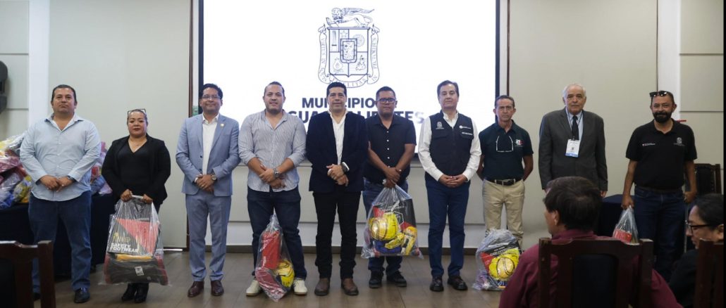 Entrega Leo Montañez equipo de seguridad a personal de la Secretaría de Desarrollo Urbano
