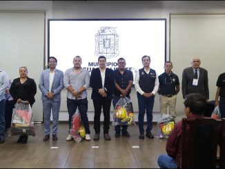 Entrega Leo Montañez equipo de seguridad a personal de la Secretaría de Desarrollo Urbano