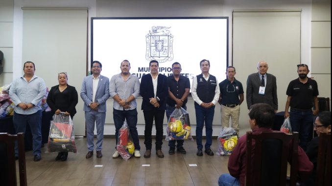 Entrega Leo Montañez equipo de seguridad a personal de la Secretaría de Desarrollo Urbano