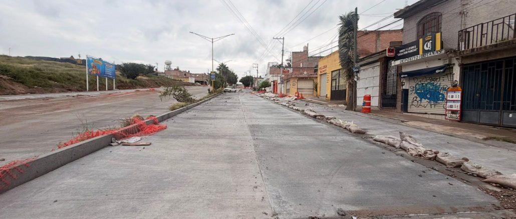 Por concluir proyecto de pavimentación de Leo Montañez en Av. Mariano Hidalgo