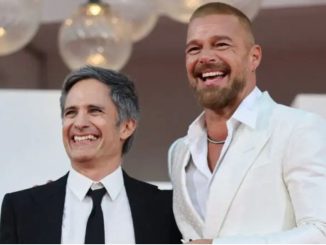 Gael García Bernal y Ricky Martin se unen en 'Hombre al Agua'