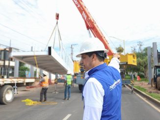 Supervisa Leo Montañez montaje de segunda estructura del Puente Peatonal de Pirules