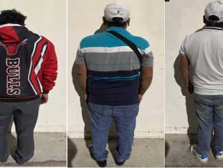 Policías Estatales detienen a tres sujetos en poder de varios envoltorios con sustancia granulada que pretendían cruzar la Puerta de Seguridad sur a bordo de vehículo con vidrios polarizados