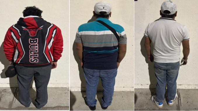 Policías Estatales detienen a tres sujetos en poder de varios envoltorios con sustancia granulada que pretendían cruzar la Puerta de Seguridad sur a bordo de vehículo con vidrios polarizados