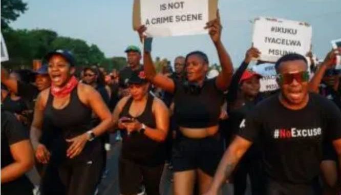 Una ola de feminicidios dispara las alarmas en Sudáfrica