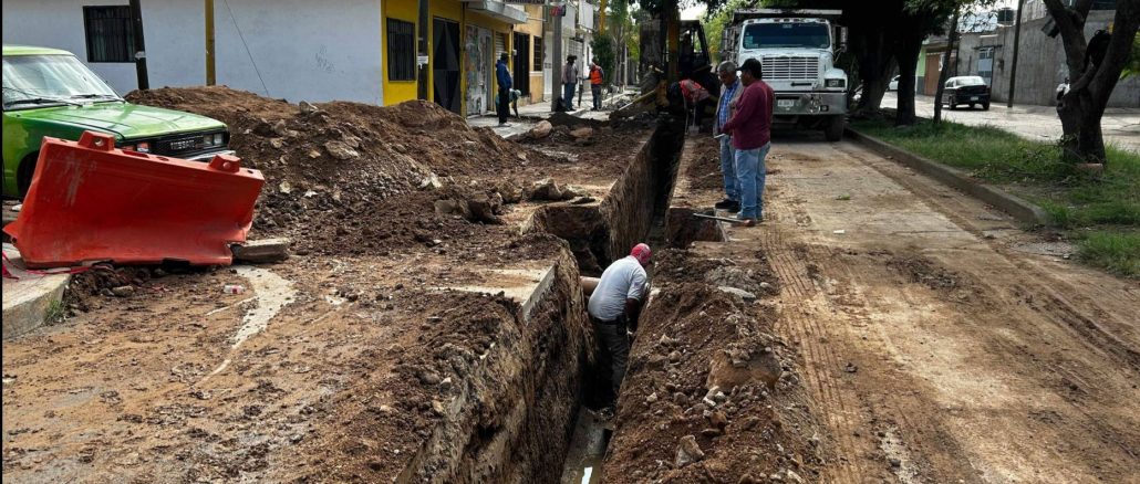 Municipio de Aguascalientes renueva colector sanitario en la colonia Insurgentes