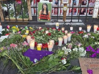 Estudiantes colocan Memorial por Claudia Tacoronte en el Palacio de Gobierno de Morelos