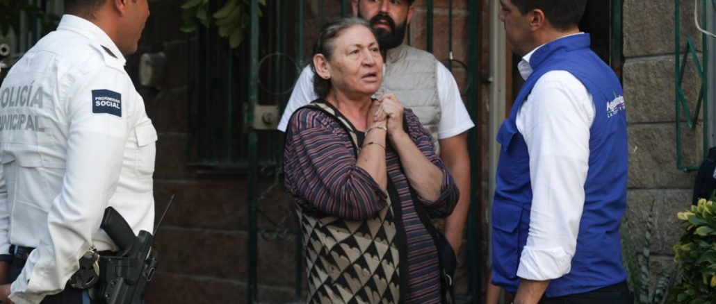 Visita Leo Montañez a vecinos de Los Cactus