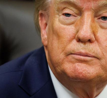 Medios suspenden cobertura a Trump tras veto a CNN, MS NOW y Político