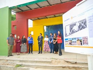 Recorre Leo Montañez rehabilitación del parque en Villas de la Universidad