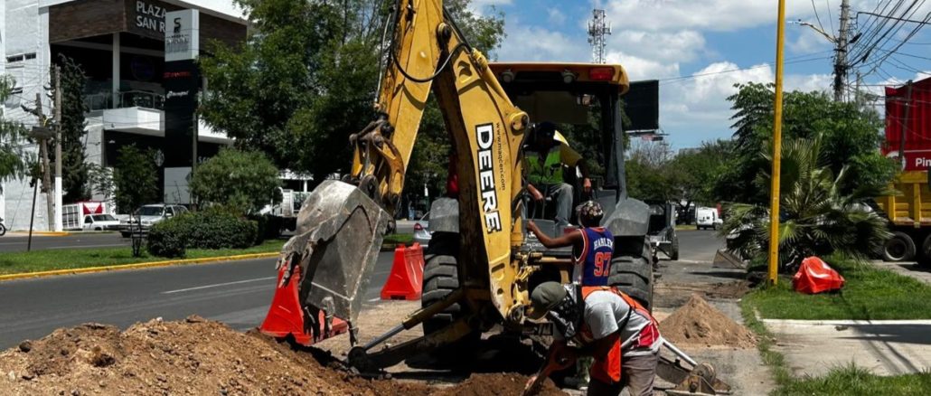 Avanza Municipio en la rehabilitación de la línea de distribución de agua potable en Primer Anillo