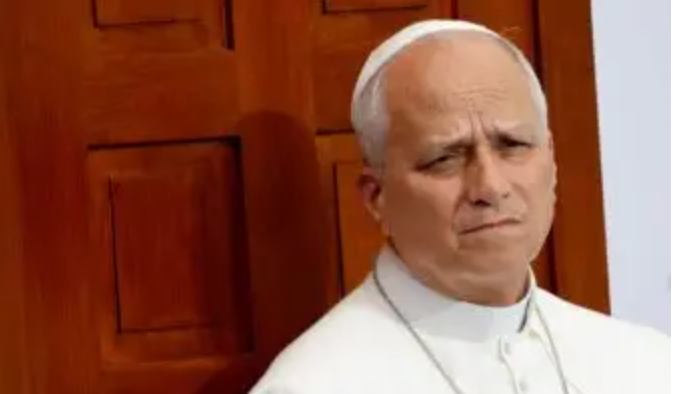 El papa dice a víctimas de abusos en la Iglesia francesa su compromiso 'para que jamás se repita'