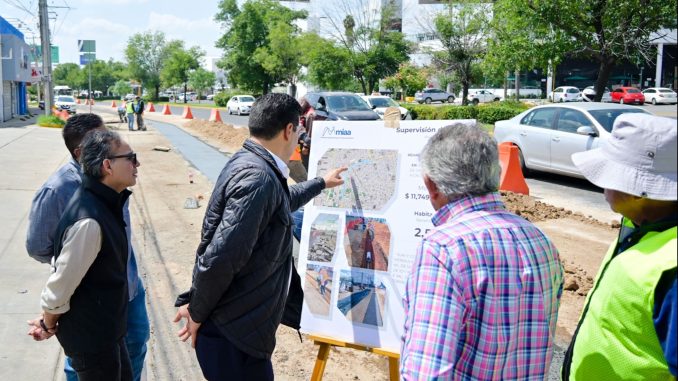 Supervisa Leo Montañez renovación de la Línea de distribución de agua potable en Primer Anillo