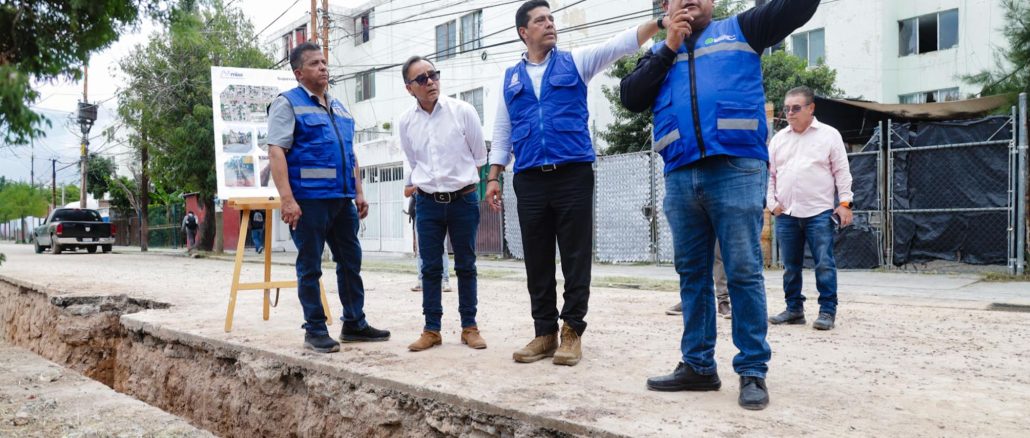 Supervisa Leo Montañez rehabilitación de red sanitaria en Pilar Blanco