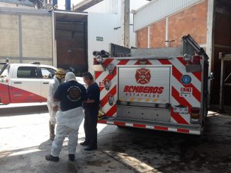 Elementos de la Policía, Bomberos, Protección Civil y Paramédicos atienden reporte de personas atrapadas en una tina al interior de una empresa ubicada en el PIVA