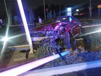 Policía Vial atiende choque contra diversos objetos fijos en Boulevard a Zacatecas