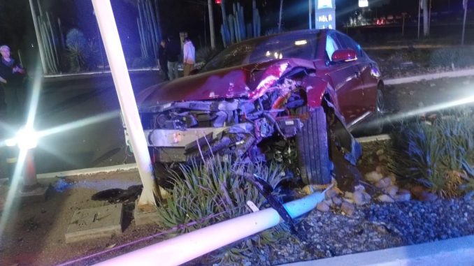 Policía Vial atiende choque contra diversos objetos fijos en Boulevard a Zacatecas