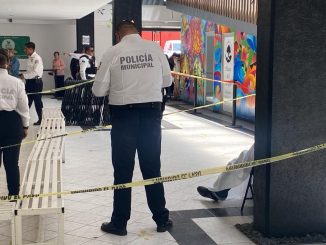 Policía Municipal atiende reporte de persona inconsciente en Av. López Mateos