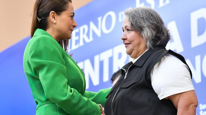 Tere Jiménez entrega apoyos de la Beneficencia Pública para mejorar la calidad de vida de más de mil personas