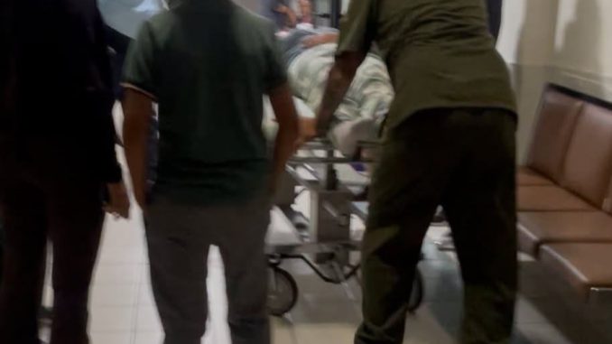 Policía Municipal auxilia a familia para trasladar a joven inconsciente