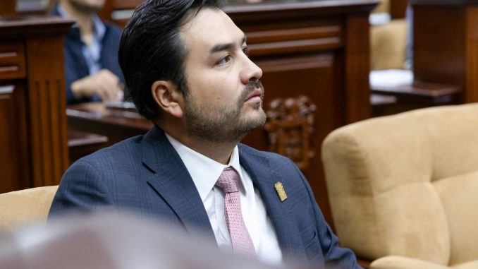 Rodrigo Mireles a favor de que el Patrimonio público se destine a vivienda para las familias de San Francisco de los Romo