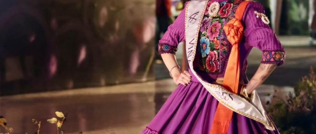 Se presentó la Pasarela de Vestidos Tradicionales. 👑