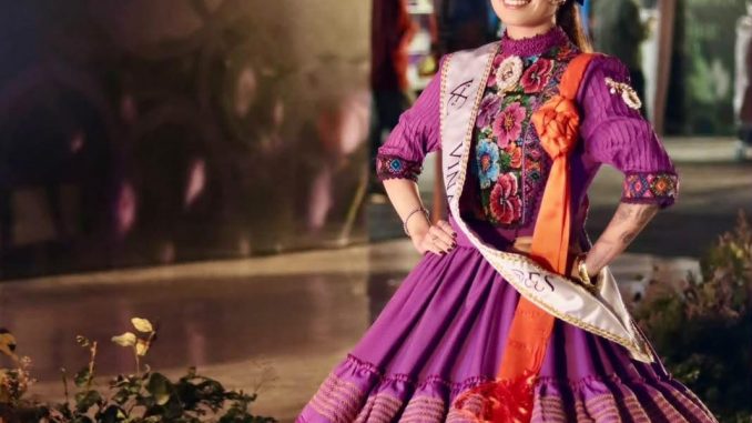 Se presentó la Pasarela de Vestidos Tradicionales. 👑