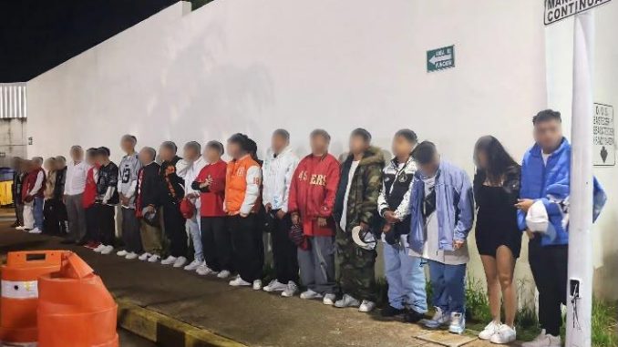Asegura Policía Municipal a 23 personas tras riña en VNSA
