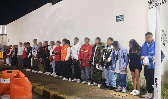 Asegura Policía Municipal a 23 personas tras riña en VNSA